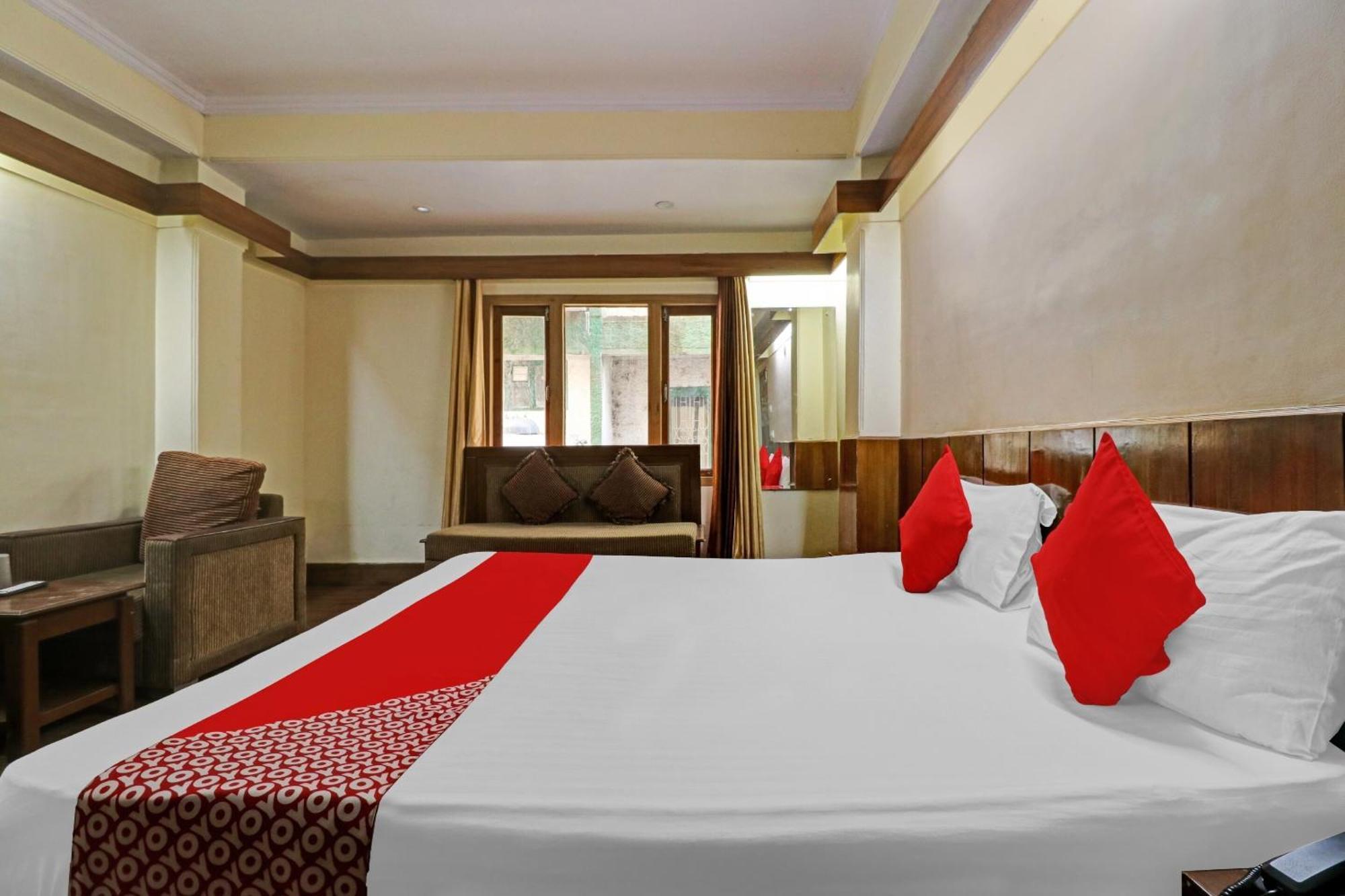 Flagship Hotel Yadgar Shimla Bagian luar foto